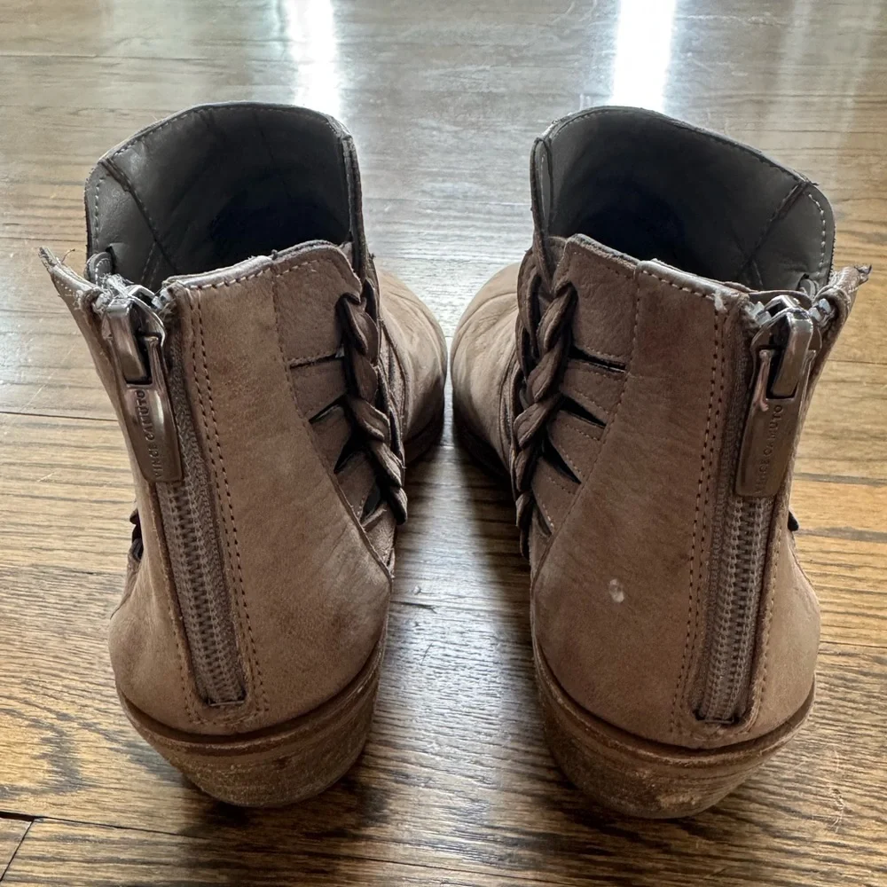 Vince Camuto Prestetta Leather Ankle Booties – Women’s 9W Wide